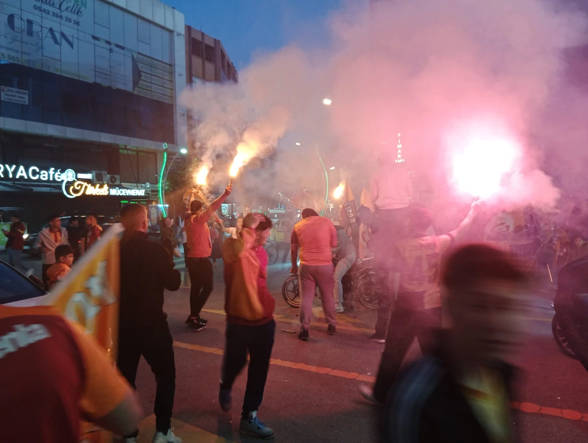 Süper Lig'de Şampiyonun Renkleri Sarı ve Kırmızı 